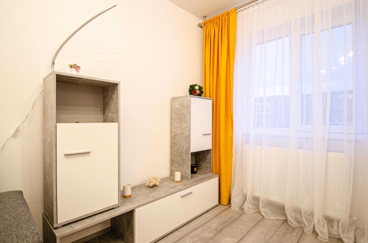 Miha Modern And Central Apartament Arad Exteriér fotografie